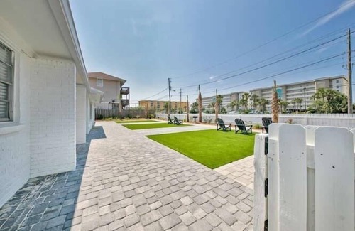 Fort Walton Beach Villa | 2 BR 2 BA Cottage Near Beach + Pickleball Fun