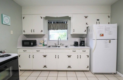 Golden Beach House | 2 BR Home With Private Beach Access To Golden Beach - Luna Sea