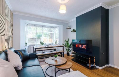 Broadheath House | 2 BR House By Eason Stays Short Lets & Serviced Accommodation Wythenshawe With Free Parking