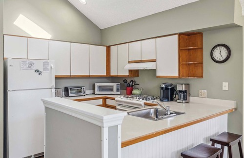 Ludlow Apartment | 2-BR Winterplace Ski-In/Ski-Out Okemo Escape
