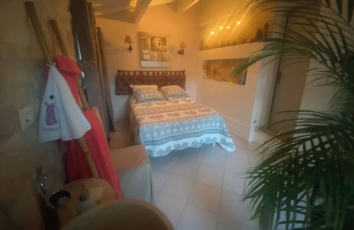 Chateauneuf-de-Gadagne Bed & Breakfast | 2 Chambres Chez L'habitant Avec Piscine et Poolhouse