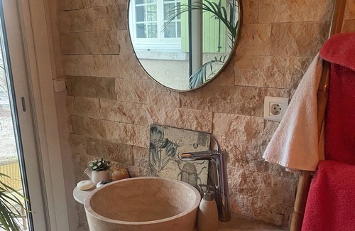Chateauneuf-de-Gadagne Bed & Breakfast | 2 Chambres Chez L'habitant Avec Piscine et Poolhouse