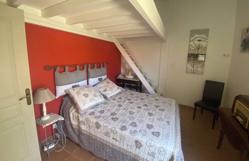 Chateauneuf-de-Gadagne Bed & Breakfast | 2 Chambres Chez L'habitant Avec Piscine et Poolhouse
