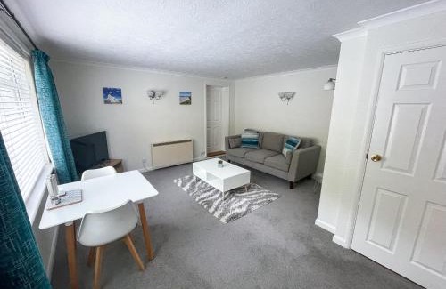 Newquay Apartment | 2 Chatsworth Riverscape Apartments - Peaceful apartment in great location with free parking overlooking the Gannel just a short walk from Newquays incredible beaches and local amenities