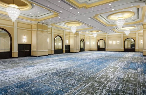 Iselin House | 2 Chic Accommodations w/Restaurant & On-Site Parking! Walking distance to Metro