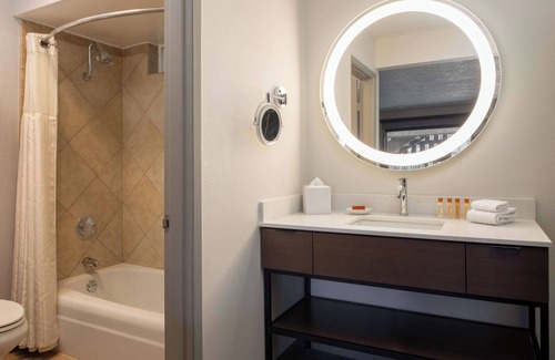 Port Angeles Hotel | 2 Comfortable Units! Pool, Parking, Pets Allowed, Close to Hollywood Beach!