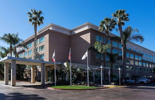 Carmel Valley House | 2 Connecting Suites at a 4⭐️ Hotel