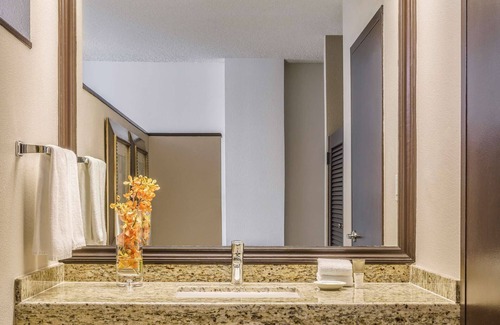 Downtown Miami Hotel | 2 Connecting Suites at a 4⭐️ Hotel