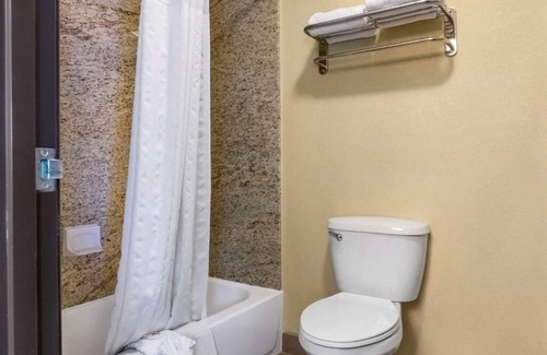 Albuquerque Hotel | 2 Cozy Rooms with Indoor Pool & Free Parking – Near Zoo, Museums & UNM Campus