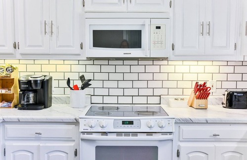 Weaver House | 2 King Bed Master Suites and 1/2 Mile from Chief Ladiga Trails and Elwell Park
