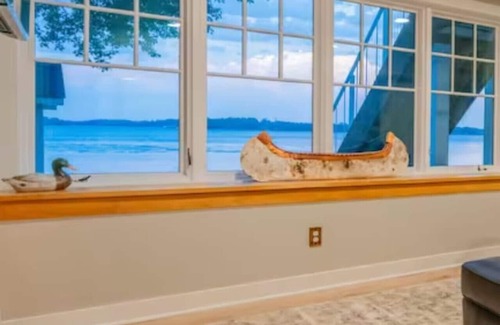 Waconia House | 2 Lake Waconia Homes/sleeps 17/fireplaces/dogs ok/enjoy Autumn at the lake.