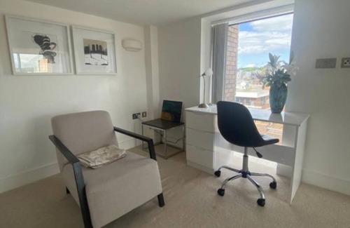 Luton Apartment | 2 Level American Loft Style Apartment With Balcony