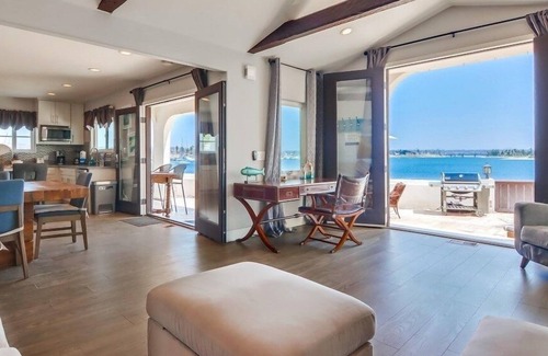 Central Mission Beach Villa | 2 Levels of WaterFront ☆ Exclusive 1,000sf Ground Level Patio ☆ AC