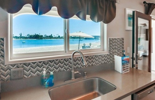 Central Mission Beach Villa | 2 Levels of WaterFront ☆ Exclusive 1,000sf Ground Level Patio ☆ AC