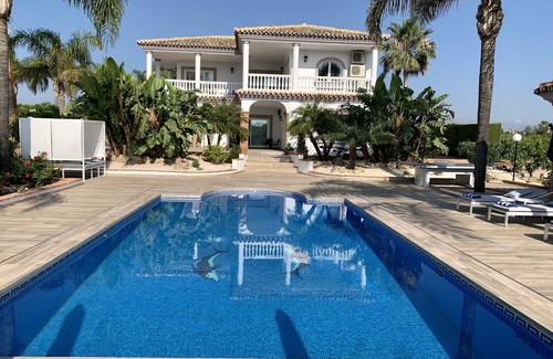 Alhaurin el Grande House | 2 luxury adjoining villas with 2 pools, in 2 acres of countryside (7BR, 7BA)