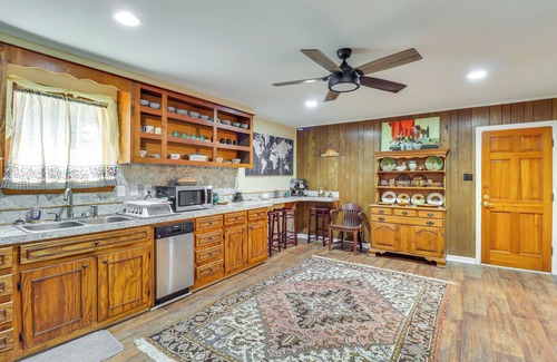 Natchez House | 2 Mi to Dtwn Natchez: Cozy Home w/Yard & Patio!