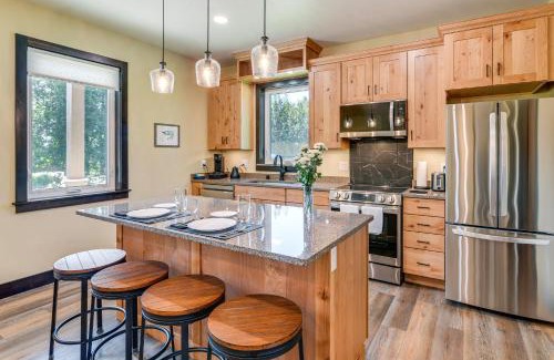 Palmer House | 2 Mi to Dtwn Palmer Custom Valley Home with Garage