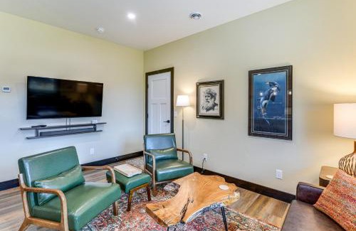 Palmer House | 2 Mi to Dtwn Palmer Custom Valley Home with Garage