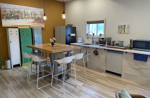 Williamsburg House | 2 Miles to Flintfields Horse Park