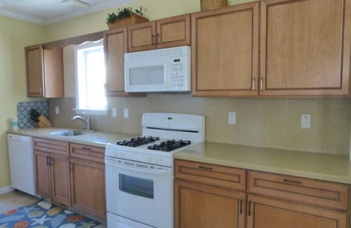 Point Pleasant Beach House | 2 min walk to Jenkinson's Beach/Boardwalk. Beautiful, large house for big family