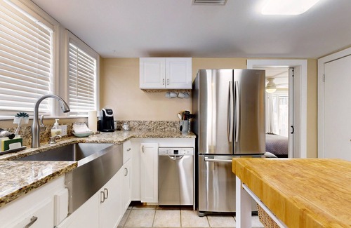 Saint Simons Island Cottage | 2 Minute Walk to Beach, Pet Friendly, Hot Tub, Convenient Private Parking