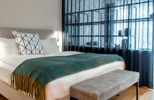 Jewish Quarter House | 2 Modern Units Near to the Museum Aan de Stroom! Parking, Game Room, Bike Rental
