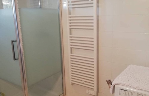 Chusclan House | 2 New Apartments in residence in Orsan for 11 people