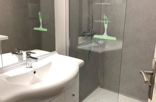 Chatel-Guyon Apartment | 2-person air-conditioned 1-bedroom apartment near Aïga Resort Puy de la Coquille A02