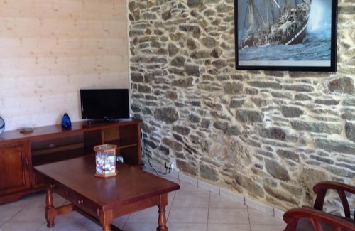 Plomodiern House | 2-person house with sea view 600 meters from the beach