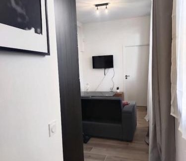 Suresnes Apartment | 2 pièce avec terrasse ensoleillé