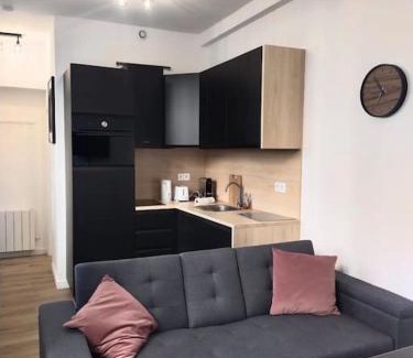 Suresnes Apartment | 2 pièce avec terrasse ensoleillé