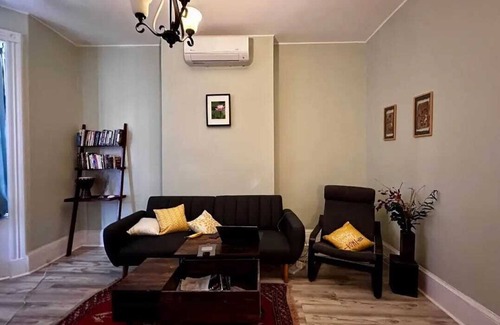 The Heights Apartment | 2 Pvt. Rooms w/Separate Entrance + Backyard