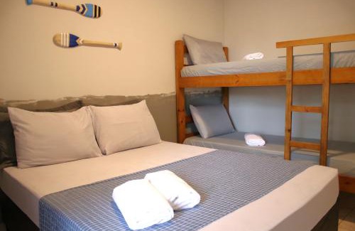 Guilhermina Apartment | 2 Quartos com Varanda sendo 1 Suíte, Cozinha completa, Vista Mar - Condomínio Frente Mar, Lazer completo com Piscina coberta e aquecida, Estacionamento, Portaria 24h - Apto indicado para Grupos, Famílias e Hóspedes a Trabalho, Praia da Guilhermina