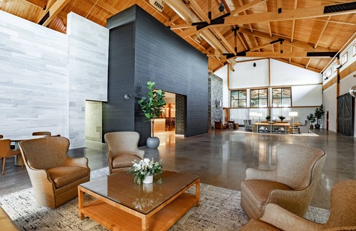 Rothschild Hotel | 2 Queen Loft With Kitchen, Access to Pool, Hot Tub, and Gym