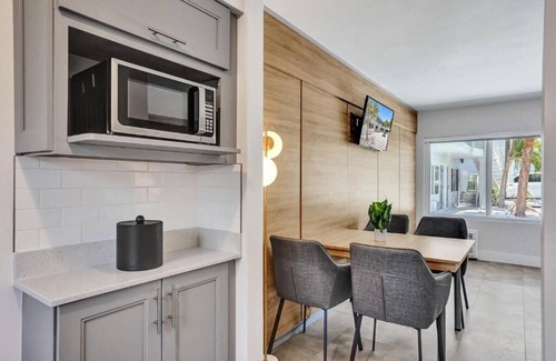 Galt Mile Hotel | 2 Relaxing Premium Units with Kitchenette in The Garden Hotel & Resorts