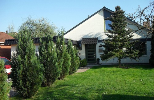 West Husum Apartment | 2-room apartment in a family house with garden, near the North Sea, small. Stichstr., Calm
