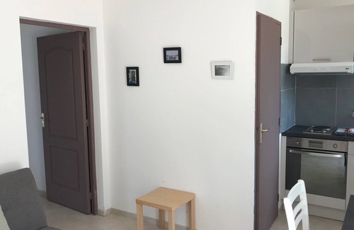 Caremeau Apartment | 2-room cottage in villa + pool + air conditioning + parking