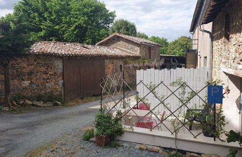 Montournais House | 2-room gîte with terrace 25 minutes from Puy du fou
