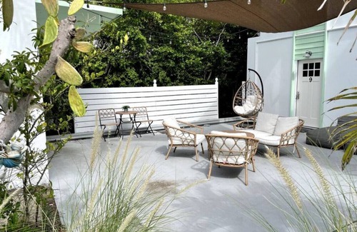 Dunedin Apartment | 2 · Seaside Artisan Apartment 2