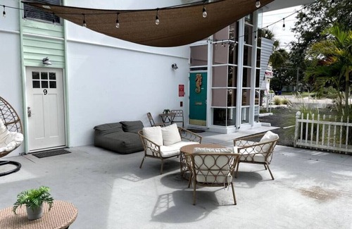 Dunedin Apartment | 2 · Seaside Artisan Apartment 2