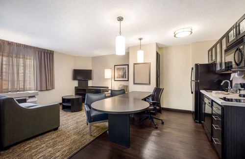 Morris Plains Hotel | 2 Spacious 1BR Suites Perfect for Families Visiting NYC - Pets welcome