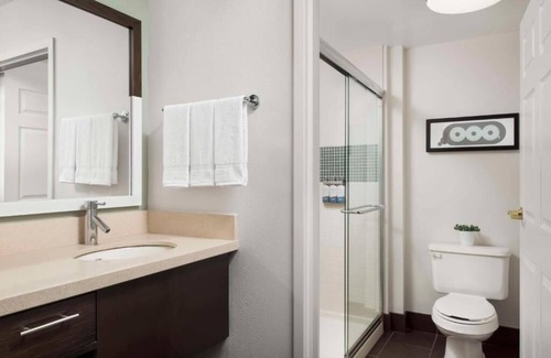 Thornhill Hotel | 2 Spacious Family Suites with Indoor Pool, Pet-Friendly and Free Breakfast
