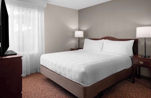 Sacramento Hotel | 2 Spacious Suites Perfect for Family Getaways and Long Stays