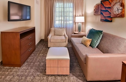 Plantation Resort | 2 Spacious Suites w/Kitchens, Free Breakfast, Outdoor Pool!