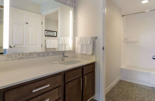 Oyster Point Hotel | 2 Spacious Good-Value Accommodations! Near San Francisco Zoo, Free Breakfast