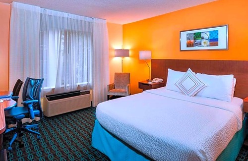 Buckhead Village Hotel | 2-Star Hotel ∙ Fairfield Inn & Suites by Marriott Atlanta Buckhead