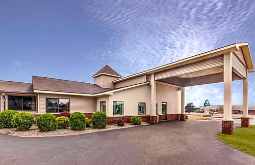 Alpena Hotel | 2-Star Hotel ∙ Days Inn by Wyndham Alpena
