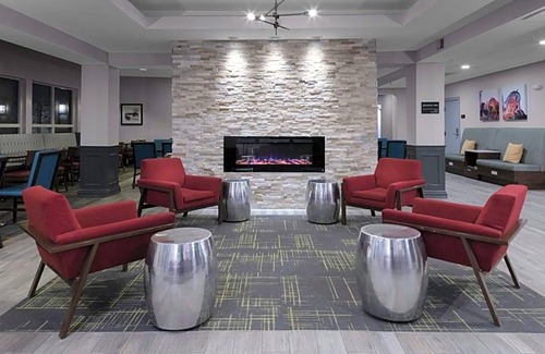 Bow Hotel | 2-Star Hotel ∙ Hampton Inn by Hilton Concord/Bow