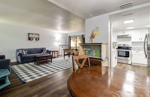 DeLand House | 2-Story 3/2.5 Townhome in the heart of Downtown Deland