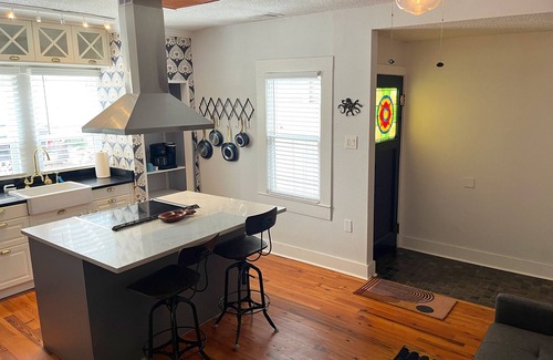 Alta Vista House | 2 story back house in beautiful area near downtown